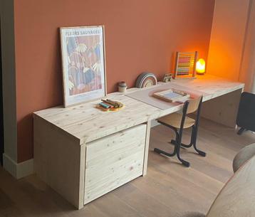 Speeltafel voor kinderen  beschikbaar voor biedingen