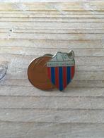 Voetbal pin / speldje Catania, Verzamelen, Speldjes, Pins en Buttons, Ophalen of Verzenden, Zo goed als nieuw, Sport