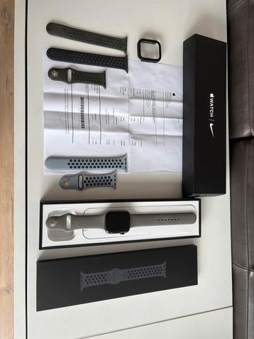 Apple Watch SE 2020 44mm NIKE (Defect) beschikbaar voor biedingen