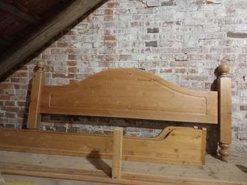 Houten grenen bed beschikbaar voor biedingen