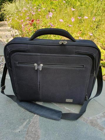 Nette CASE logic laptoptas. 15.6 inch. beschikbaar voor biedingen