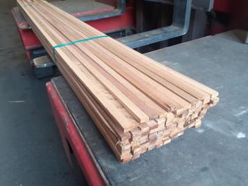 Partij Western Red Cedar 12x26mm- 275 en 305 cm - 120 stuks  beschikbaar voor biedingen