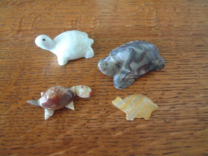 4 gave beeldje 2 natuursteen schildpad 1 schelp 1 aardewerk, Verzamelen, Beelden en Beeldjes, Dier, Ophalen of Verzenden