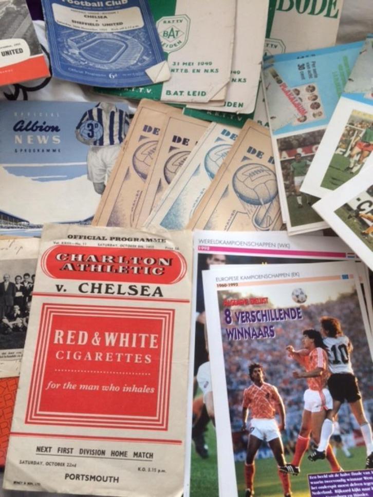 diverse artikelen over voetbal jaren 40 50 90, Verzamelen, Sportartikelen en Voetbal, Gebruikt, Boek of Tijdschrift, Overige binnenlandse clubs