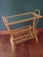 Vintage rotan bijzet tafeltje / tijdschrift rek, Minder dan 55 cm, Gebruikt, Vintage rotan bohemian, Rechthoekig