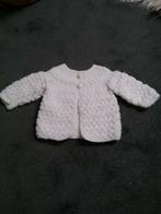 Lief handgehaakt babyjasje van zacht wit garen, Ophalen of Verzenden, Zo goed als nieuw, Haken, Overige typen