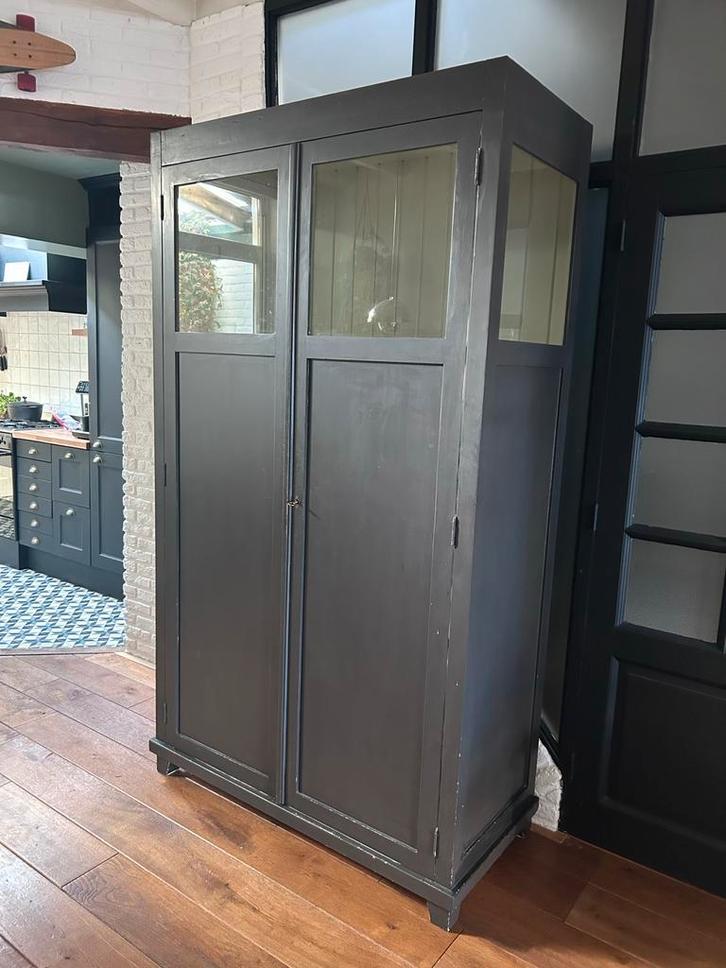 GRATIS: Houten kast met glas en spotje, opknapper, Huis en Inrichting, Kasten | Overige, Gebruikt, Ophalen