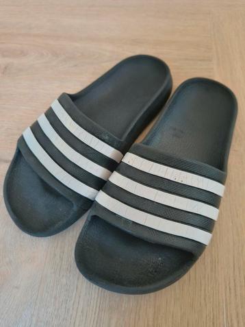 adidas slippers zwart beschikbaar voor biedingen
