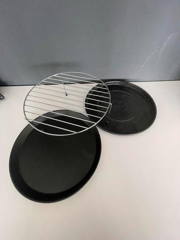 2 ronde oven/magnetron schalen beschikbaar voor biedingen