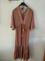 Ibiza Jurk - Bruin, Kleding | Dames, Jurken, Ophalen of Verzenden, Zo goed als nieuw, Roze, Onder de knie