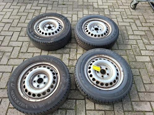 Velgen set + banden van een Volkswagen Transporter, Auto-onderdelen, Banden en Velgen, Personenwagen, Gebruikt, 3 maanden garantie