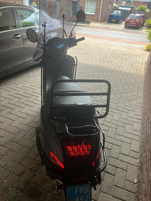 GTS toscana grijs, Fietsen en Brommers, Scooters | Vespa, Zo goed als nieuw, Overige modellen, Ophalen of Verzenden