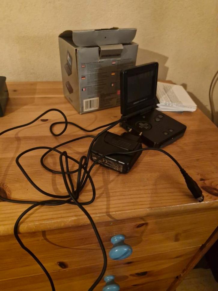 Gameboy Advance SP (defect) met toebehoren, Spelcomputers en Games, Spelcomputers | Nintendo Game Boy, Ophalen of Verzenden