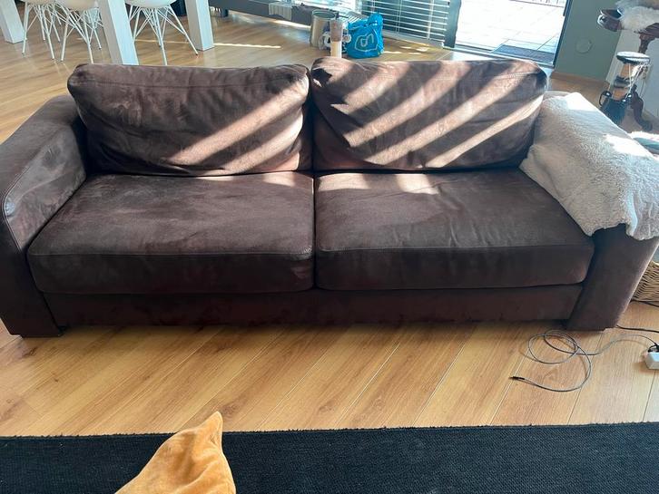 GRATIS!! Bruine Tweepersoonsbank - Stijlvol en Comfortabel, Huis en Inrichting, Banken | Bankstellen, Gebruikt, Rechte bank, Tweepersoons