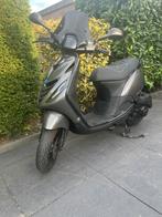 Zip 4T Agaatgrijs (Geel) – Te Ruil tegen Vespa Sprint, Fietsen en Brommers, Scooters | Piaggio, Ophalen, Maximaal 45 km/u, Zip