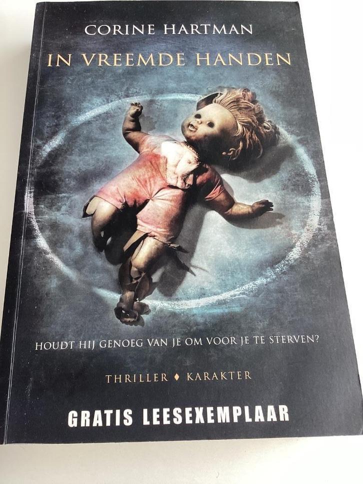 Boek Thriller Corine Hartman In Vreemde Handen, Boeken, Thrillers, Gelezen, Ophalen