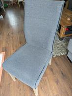 Drie grijze henders en hazel stoelen, Ophalen