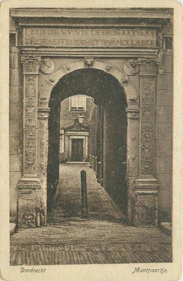 (701-046-041) Dordrecht Muntpoortje beschikbaar voor biedingen