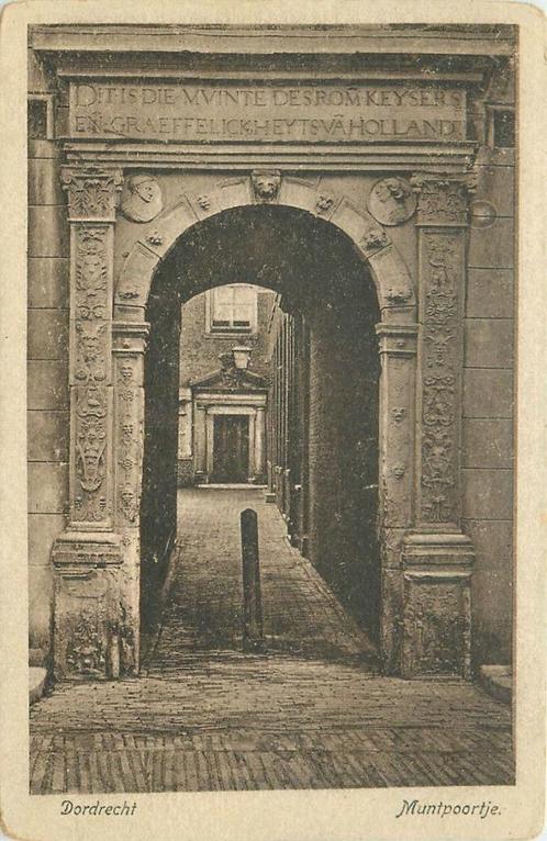 (701-046-041) Dordrecht Muntpoortje, Verzamelen, Ansichtkaarten | Nederland, Zuid-Holland, Verzenden