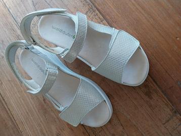 Nieuwe leren zilverkleurige Waldläufer Dina sandalen beschikbaar voor biedingen