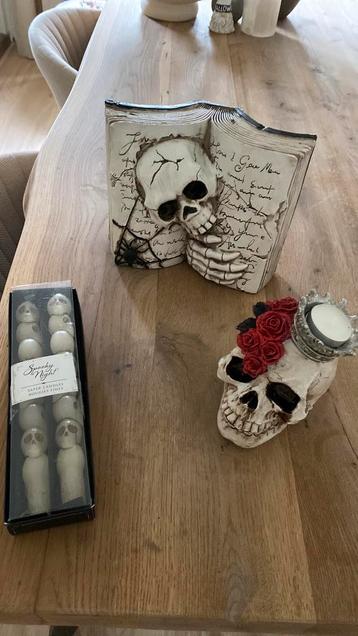 Halloween set beschikbaar voor biedingen