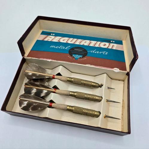 Set vintage Dart pijlen koper & hout & veren originele doos, Sport en Fitness, Darts, Zo goed als nieuw, Pijlen, Verzenden