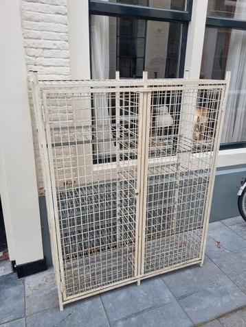 Metalen kast kooikast stellingkast industrieel gaas beschikbaar voor biedingen