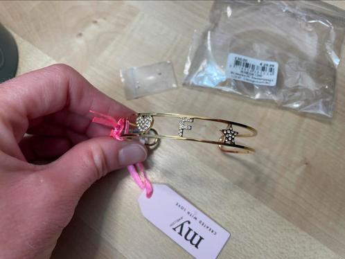 My Jewellery Open bangle met letter “F” goudkleurig NIEUW, Sieraden, Tassen en Uiterlijk, Armbanden, Nieuw, Staal, Goud, Ophalen of Verzenden