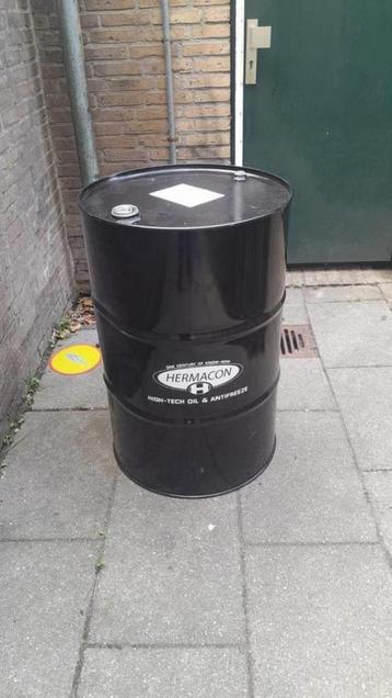 olievaten 208 liter beschikbaar voor biedingen