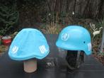 Blauwe kevlar UN helm met overtrek mint staat VN helm. TOP, Ophalen of Verzenden, Landmacht, Nederland, Helm of Baret