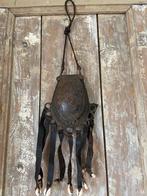 Antieke bronzen Afrikaanse draagtas/portemonnee, Antiek en Kunst, Verzenden, Brons