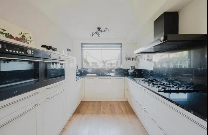 Complete U keuken incl apparatuur, Huis en Inrichting, Keuken | Complete keukens, Gebruikt, U-keuken, Wit, Graniet of Steen, Ophalen