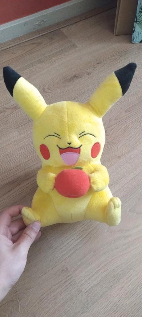 Pikachu Knuffel met Appel - Nieuw!, Kinderen en Baby's, Speelgoed | Knuffels en Pluche, Nieuw, Overige typen, Ophalen