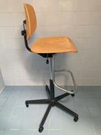 Ahrend kruk, Huis en Inrichting, Barkrukken, 60 tot 90 cm, Ophalen of Verzenden, Zo goed als nieuw, 1 kruk