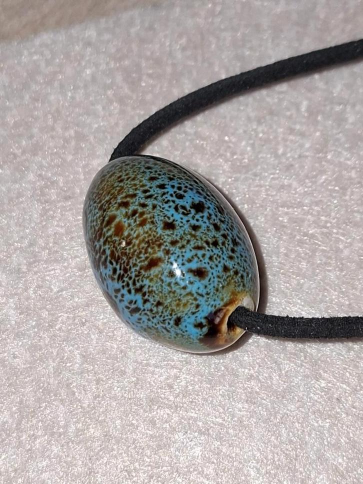 Ongedragen zwarte ketting turkoois bruin porseleinen hanger, Sieraden, Tassen en Uiterlijk, Kettingen, Nieuw, Steen of Mineraal