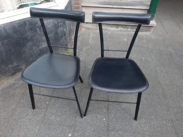 Arrben design stoel, origineel en leer, Vintage., Huis en Inrichting, Stoelen, Gebruikt, Twee, Leer, Metaal, Zwart, Ophalen of Verzenden