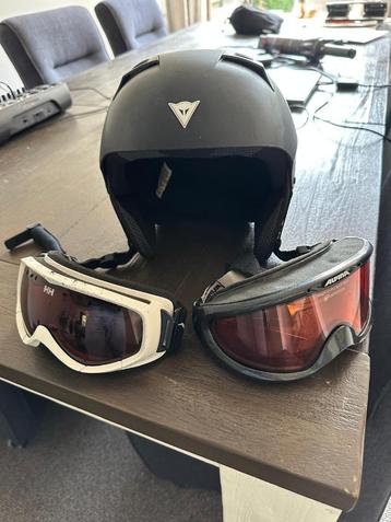 Skihelm en 2 brillen beschikbaar voor biedingen
