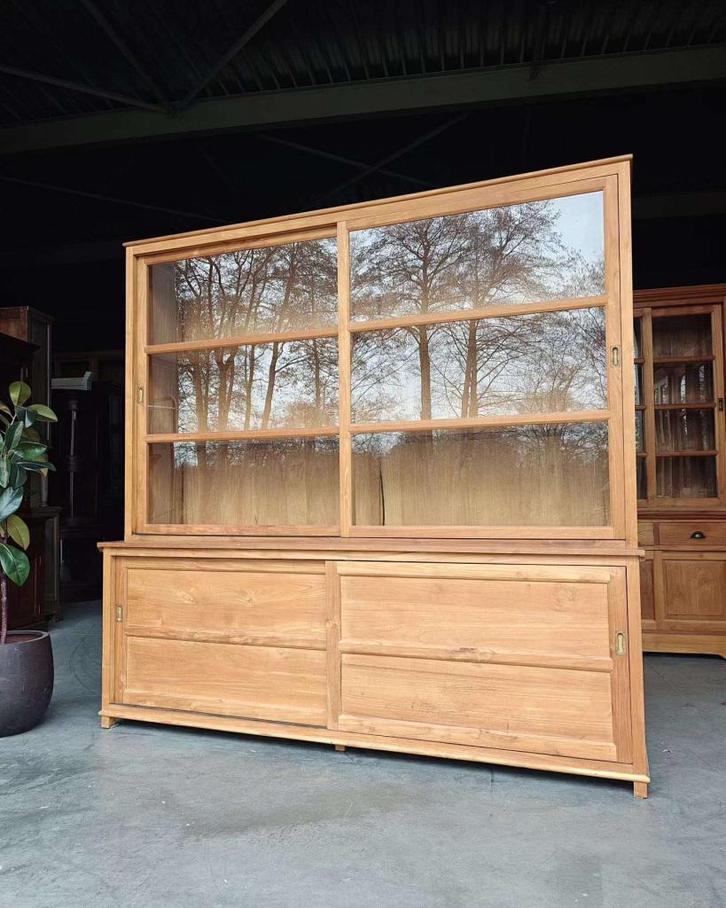 Mooie teakhouten winkelkast | Verfijnde details #2455, Huis en Inrichting, Kasten | Buffetkasten, Gebruikt, 200 cm of meer, 200 cm of meer