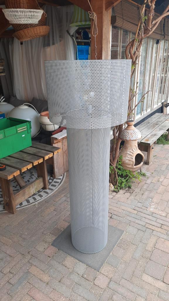 Industriële vloerlamp 1990 zeldzaam object,lees beschrijving, Huis en Inrichting, Lampen | Vloerlampen, Zo goed als nieuw, Minder dan 100 cm