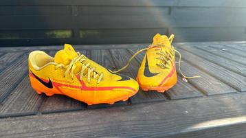Nike Phantom maar 38,5 beschikbaar voor biedingen