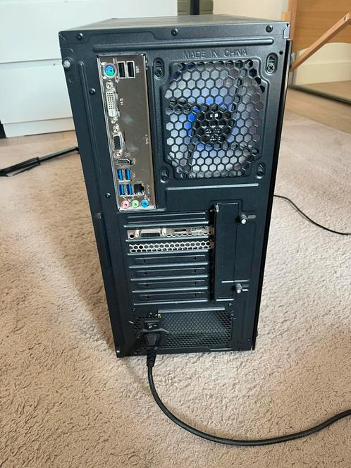 SilentiumPC Elementum E2, Computers en Software, Pc- en Netwerkkabels, Refurbished, Ophalen