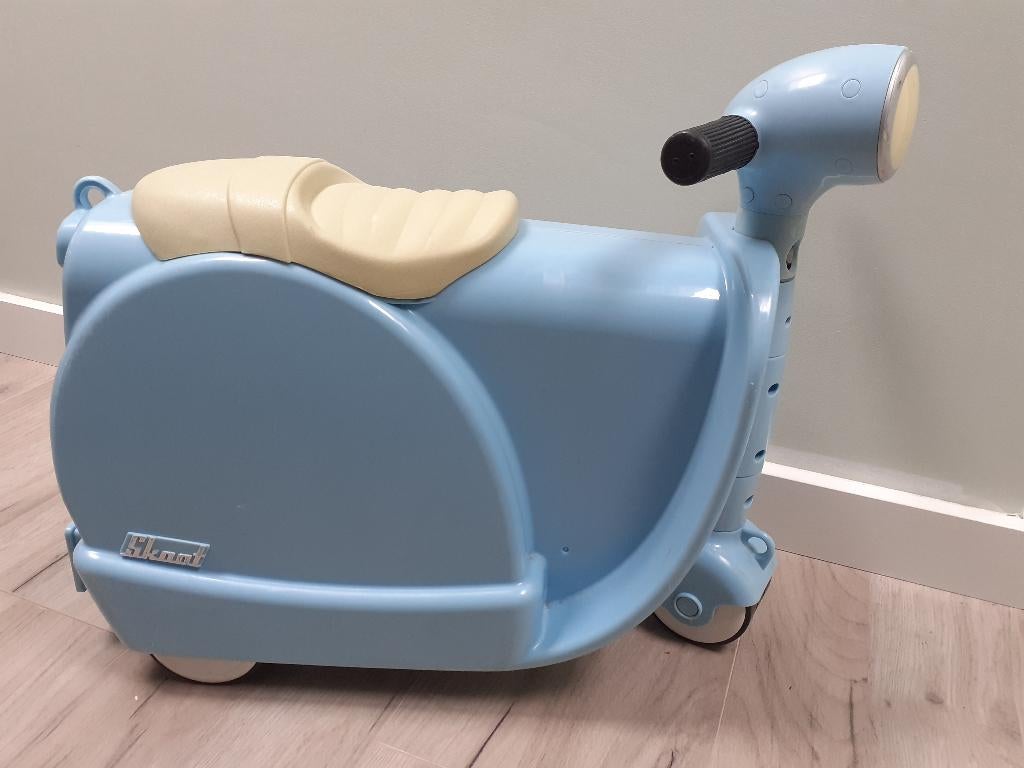 Skoot Vespa kinderkoffer, Hard kunststof, Minder dan 50 cm, Zo goed als nieuw, Minder dan 35 cm