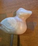 Stenen beeld vogel op marmeren voet, Ophalen of Verzenden, Zo goed als nieuw, Dier