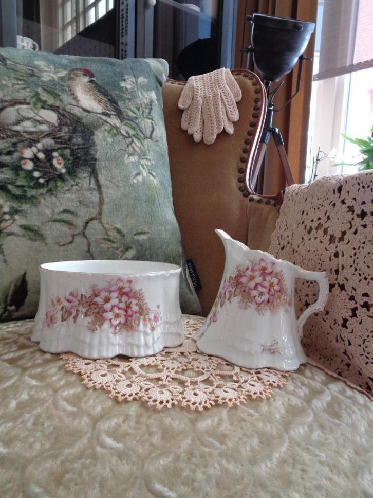 Antieke Roomkan met een Suikerbakje ** Mimosa **, Antiek en Kunst, Antiek | Servies los, Ophalen of Verzenden