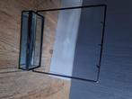 Sieradenrekje boven aan haakjes onder doosje van glas, Overige materialen, Overige voorstellingen, Zwart, Ophalen of Verzenden