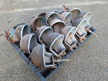 antieke drinkbakken voor koeien beschikbaar voor biedingen