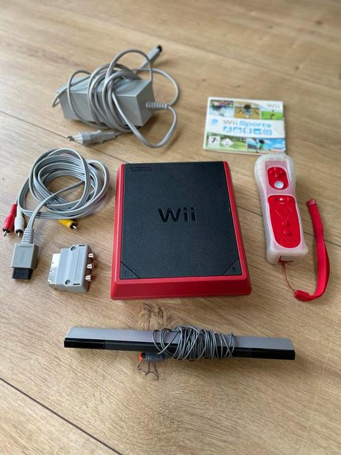 Nintendo Wii Mini Rood - Complete Set, Spelcomputers en Games, Spelcomputers | Nintendo Wii, Gebruikt, Met 1 controller, Met games