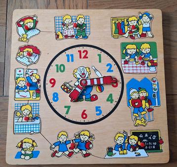 Houten puzzel klok beschikbaar voor biedingen