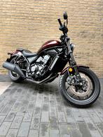 Honda Rebel 1100 geschakeld Bordeaux Red Slechts 4726 km!, Motoren, Motoren | Honda, Cruise Control, 2 cilinders, Particulier