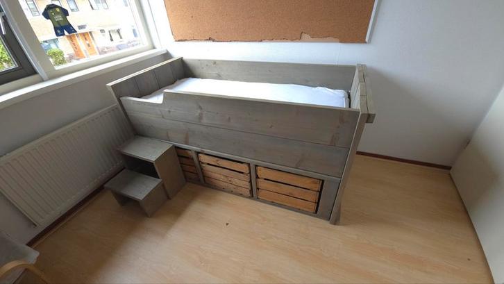 Steigerhouten Kinderkamer Set: Bed & Kast. Matrasmaat 150x70, Kinderen en Baby's, Kinderkamer | Bedden, Gebruikt, 180 cm of meer